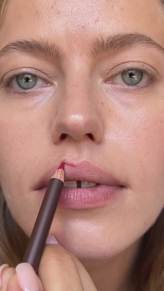 
                      
                        Carica e riproduci il video nel visualizzatore della galleria, Aroma Lip Pencil
                      
                    